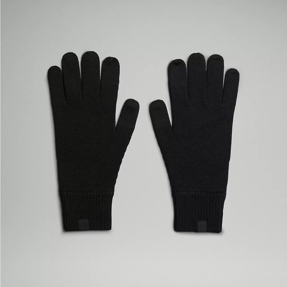 lululemon Warm Revelation Gloves